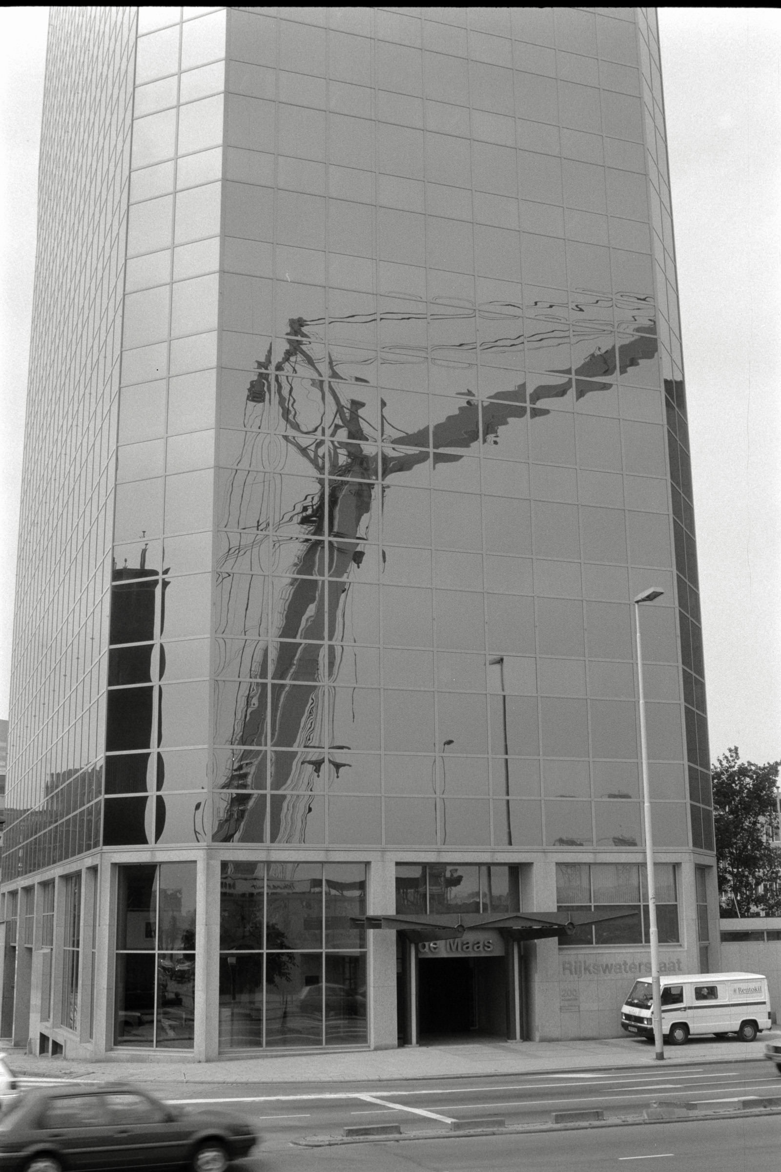 AHP F1992 06 004 sc250507 img18 NLP